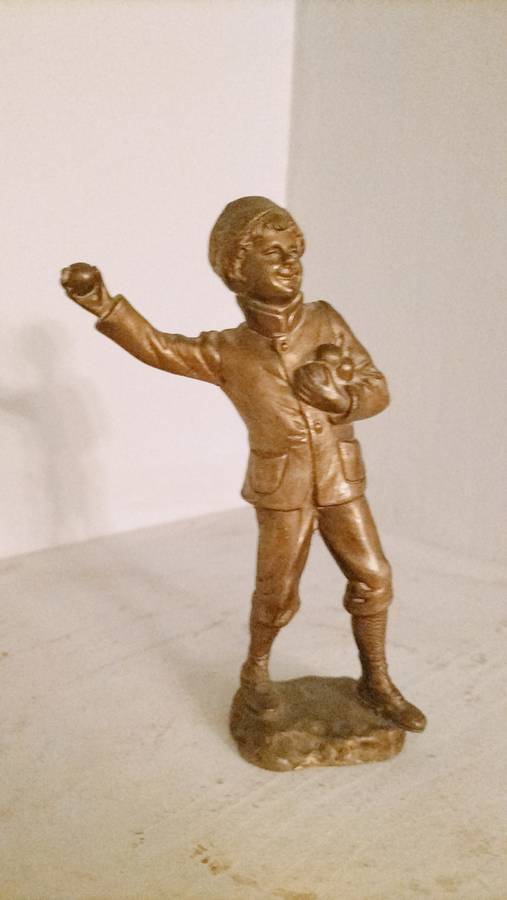 Bronze Gilded Statue of A Boy Throwing Snowballs