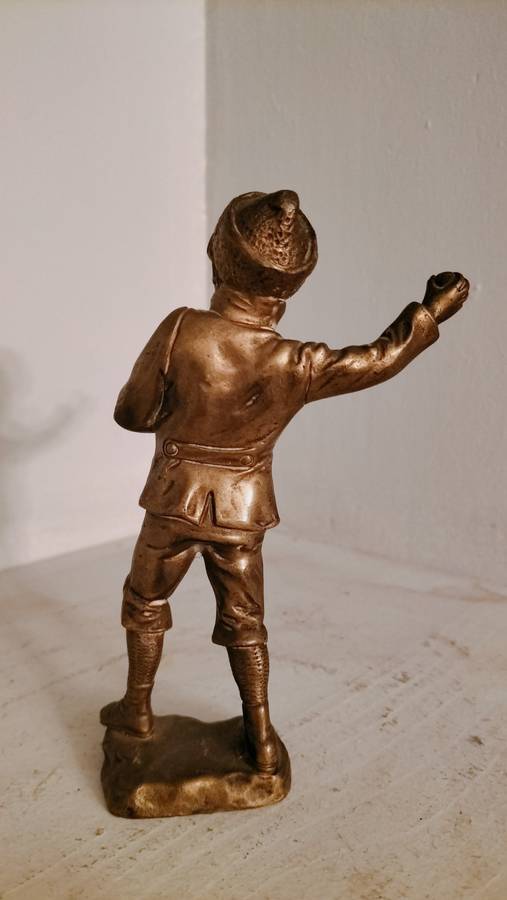 Bronze Gilded Statue of A Boy Throwing Snowballs