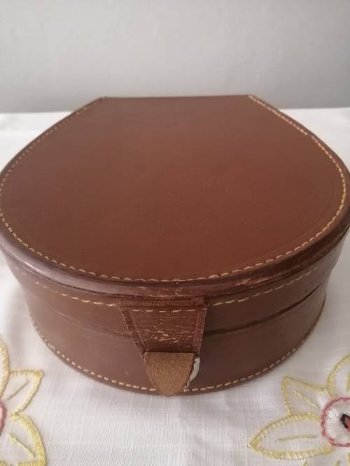 Vintage Leather Collar Box