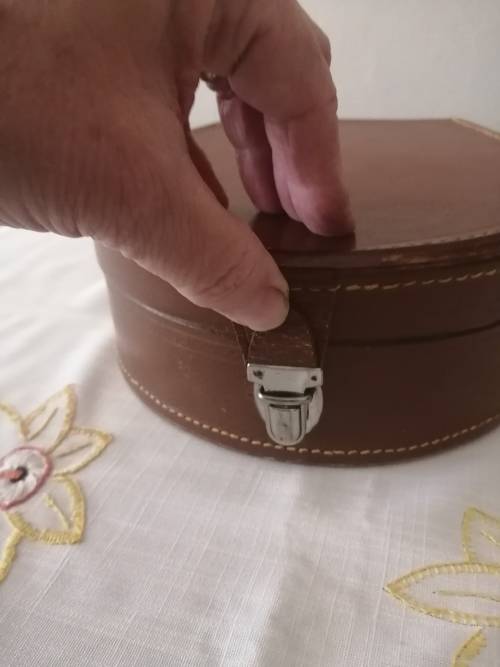 Vintage Leather Collar Box