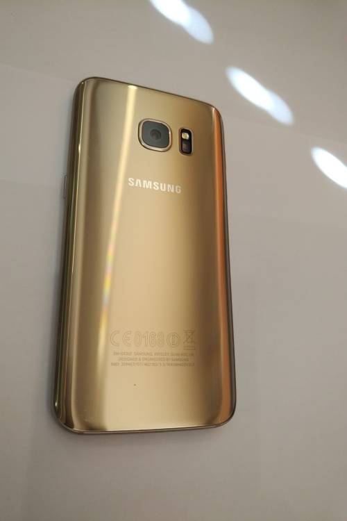 Samsung Galaxy S7 32GB Gold Platinum + 3 covers