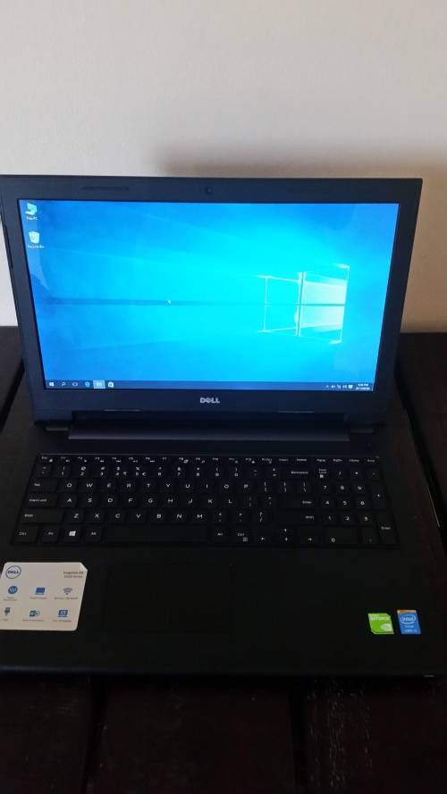 Dell Inspiron 15 3000 - 15.6"  - Intel Core i5-5200U - 1 TB HDD - 8GB RAM  - 3.0GHz - NAVIDIA 820M