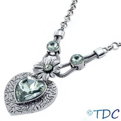 Elegant Crystal Daisy Necklace