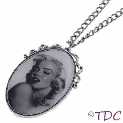 Marilyn Manroe Extra Length Necklace **Retro Chic**
