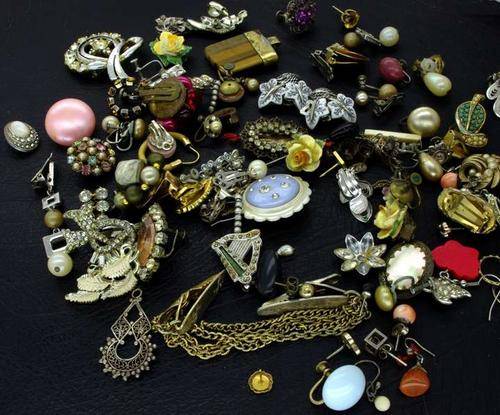 Mixed Lot of Bits of Vintage Jewellery -- Nice Stones -- Use for spares