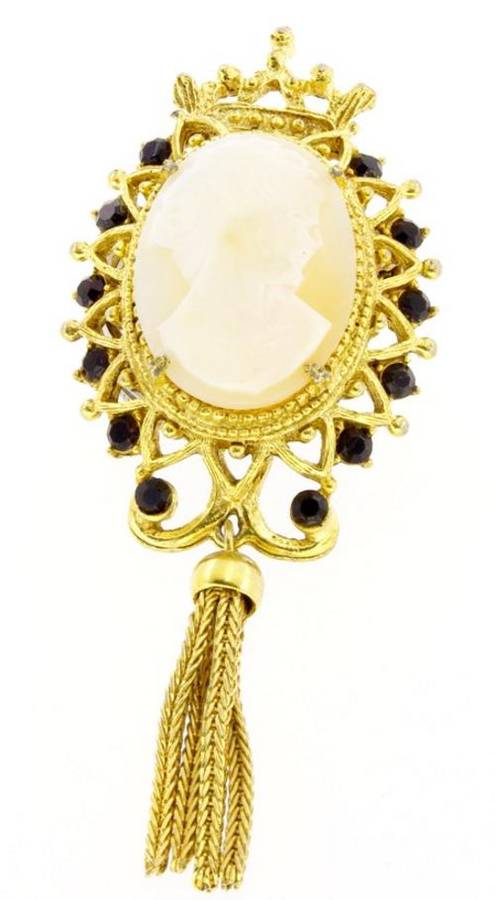 Lovely Vintage Cameo Brooch
