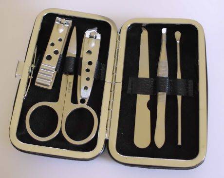 MANICURE SET