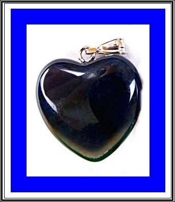 Lovely heart shape stone pendant