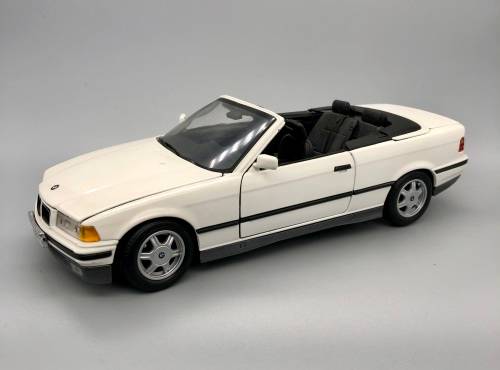 MAISTO 1993 BMW 325I CONVERTIBLE MODEL CAR - SCALE 1/18 DIECAST