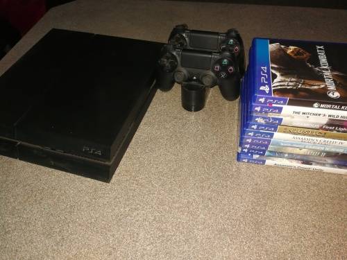 MASSIVE PS4 BUNDLE 2 REMOTES 10 Games + Charging Dock