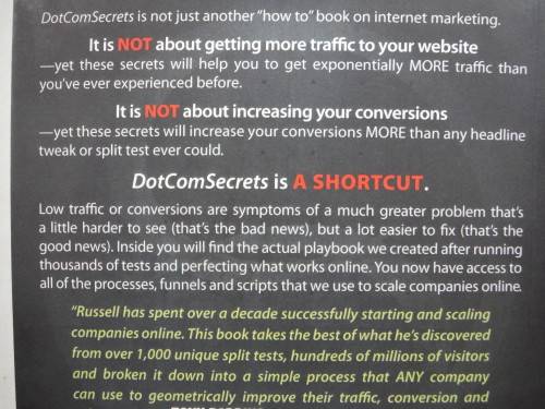 Dotcom Secrets : The Underground Playbook for Growing Your Company Online - Russell Brunson