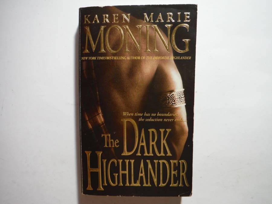 The Dark Highlander - Paperback - Karen Marie Moning