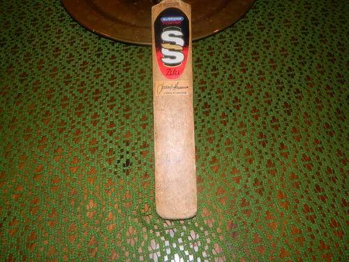 COLLECTABLE CRICKET BAT  LANCE KLUSNER