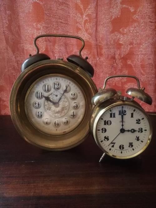 Wind up vintage alarm clocks