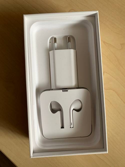 IPHONE 8 64GB PERFECT 10/10 In Box With All Accessories!! Great Buy!!!