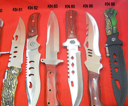 ***SET OF 6  ALTAV HUNTING KNIVES**