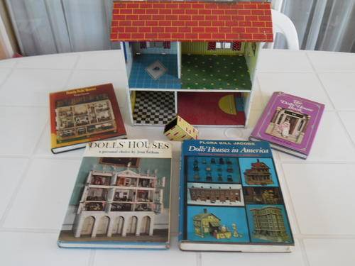 Vintage tin plate doll house with 4 collecting doll houses books