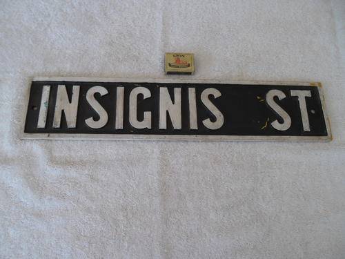 large cast aluninium insignis st sign