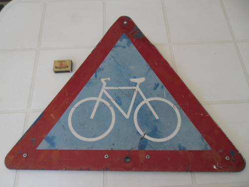 large metal bicycle sign