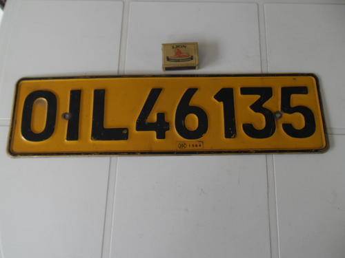 vintage car raised number plate