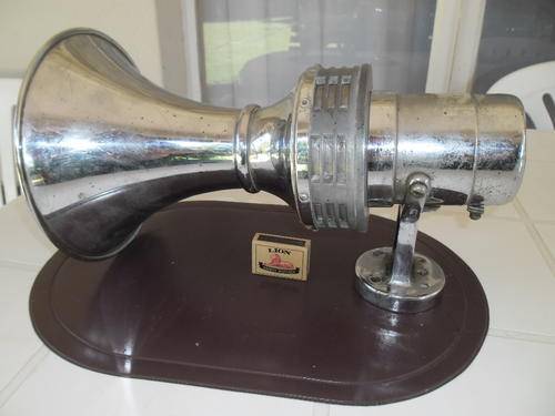 stunning vintage old large heavy metal chromed fire truck hooter/alarm very rare