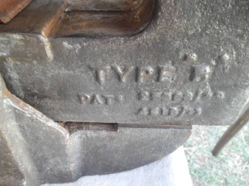 Antique very rare Hamptons large cast iron bench vice weighs 27kg collection only