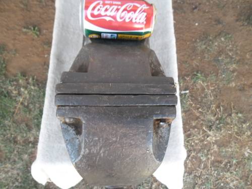 Antique very rare Hamptons large cast iron bench vice weighs 27kg collection only