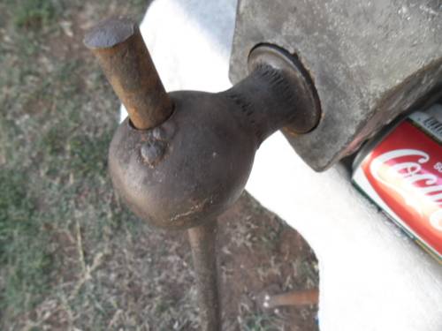 Antique very rare Hamptons large cast iron bench vice weighs 27kg collection only