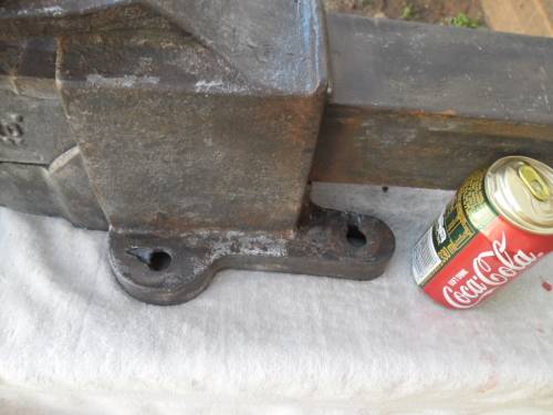 Antique very rare Hamptons large cast iron bench vice weighs 27kg collection only