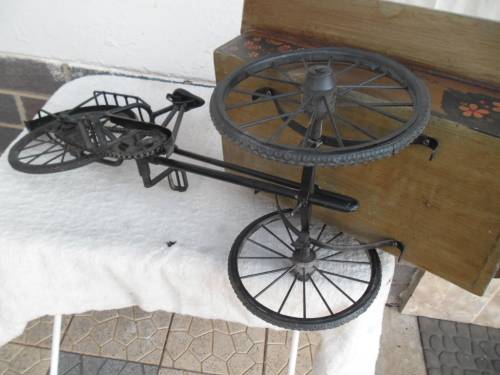 stunning very large bicycle size is 670mm long collection only very large box