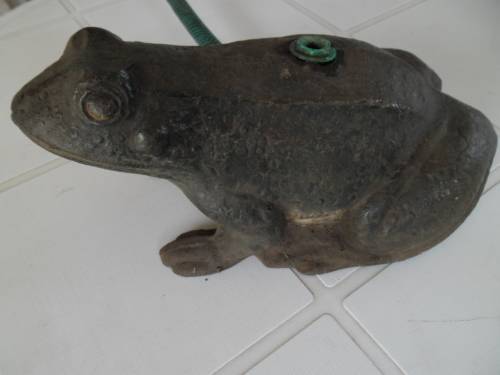 Heavy Cast iron water springler Frog not tested