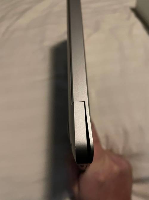 Apple Macbook Air M1 2020 **Read description**