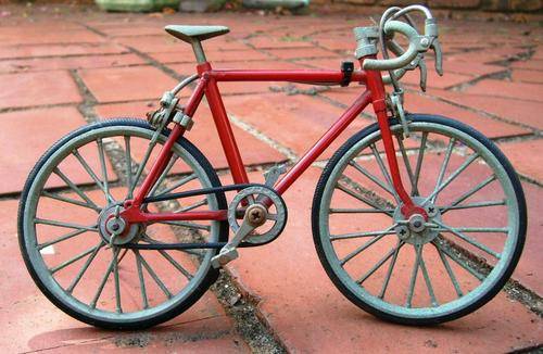 Wire bicycle ornament