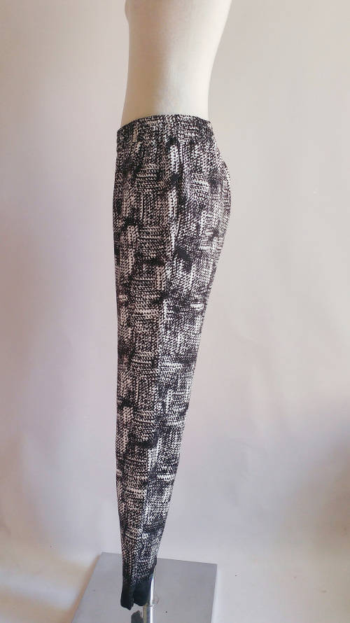 Witchery ladies black and white summer pants Size 10