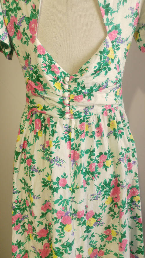 Vintage LORENZ USA - Flirty Floral Dress with Keyhole back - Size 12