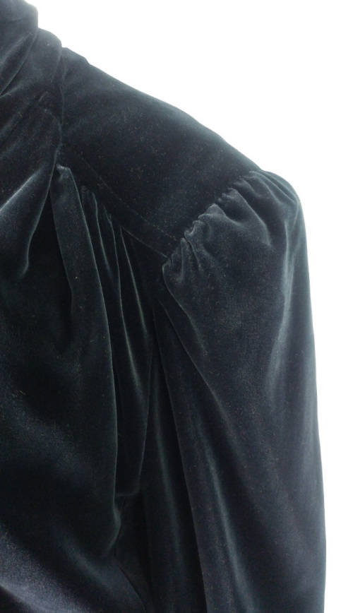 ESCADA -Vintage Midnight Blue Velvet Lounge Jacket - Size 14