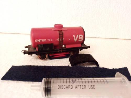HO SCALE TRACK CLEANER