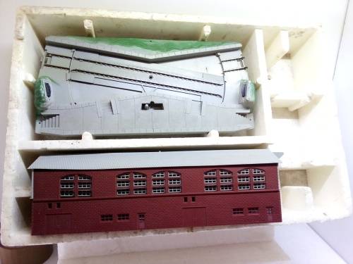 HO/OO SCALE LIMA LOCO SHED