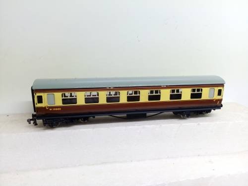 HO/OO SCALE HORNBY DUBLO COACH