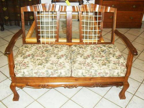 Crazy low start, Beautiful old ball and claw lounge suite,pick up only