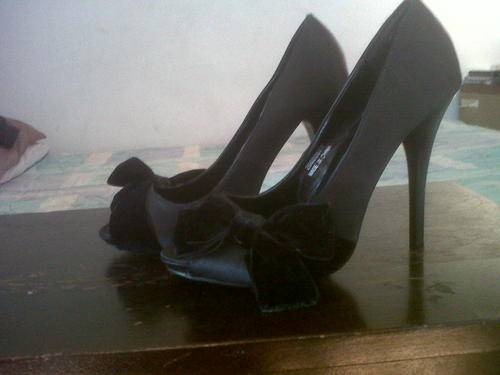 Black peep toe with bow size 4 "SALE"