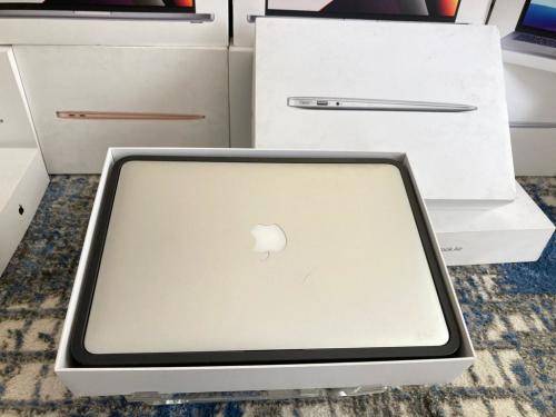 2017 MacBook Air 13 inch Core i5 8GB RAM 128GB SSD With all original Accessories and box