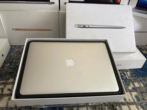 2017 MacBook Air 13 inch Core i5 8GB RAM 128GB SSD With all original Accessories and box