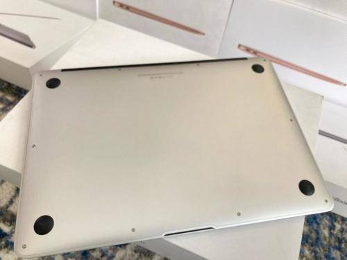 2017 MacBook Air 13 inch Core i5 8GB RAM 128GB SSD With all original Accessories and box