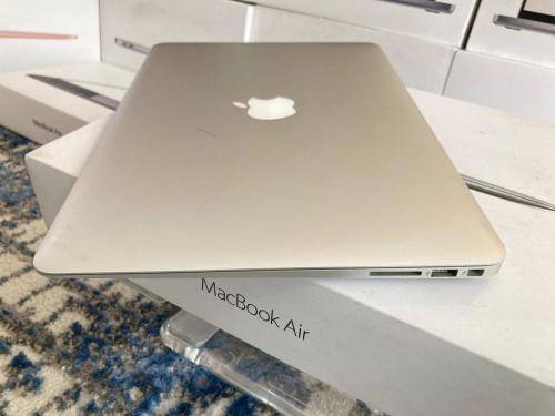 2017 MacBook Air 13 inch Core i5 8GB RAM 128GB SSD With all original Accessories and box