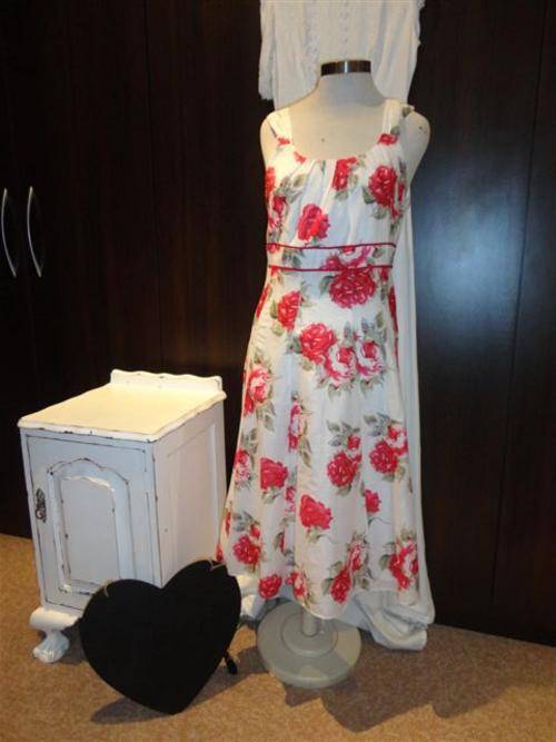 ** FLORAL DRESS SIZE 40**