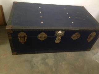 **VINTAGE BLUE TRUNK **