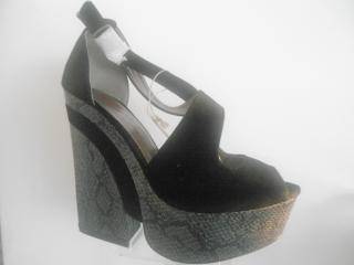 BOUTIQUE SHOE size 5.....*stunning*    ONLY  ONE