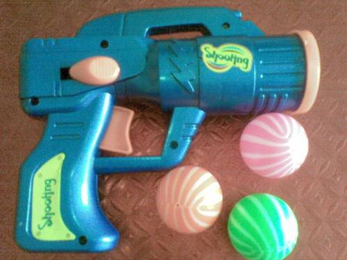 SHOOTING BALL GUN!!!! postage only R29 !!!!!