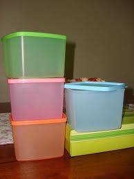 TUPPERWARE fiesta large square rounds x2